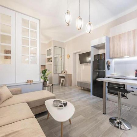 Peacock'S Terrace Apartment Пирея Екстериор снимка
