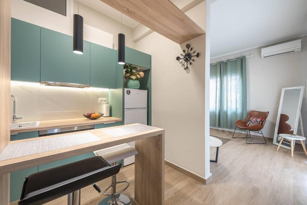 Peacock'S Terrace Apartment Пирея Екстериор снимка