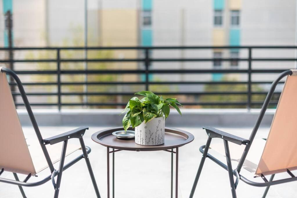 Peacock'S Terrace Apartment Пирея Екстериор снимка