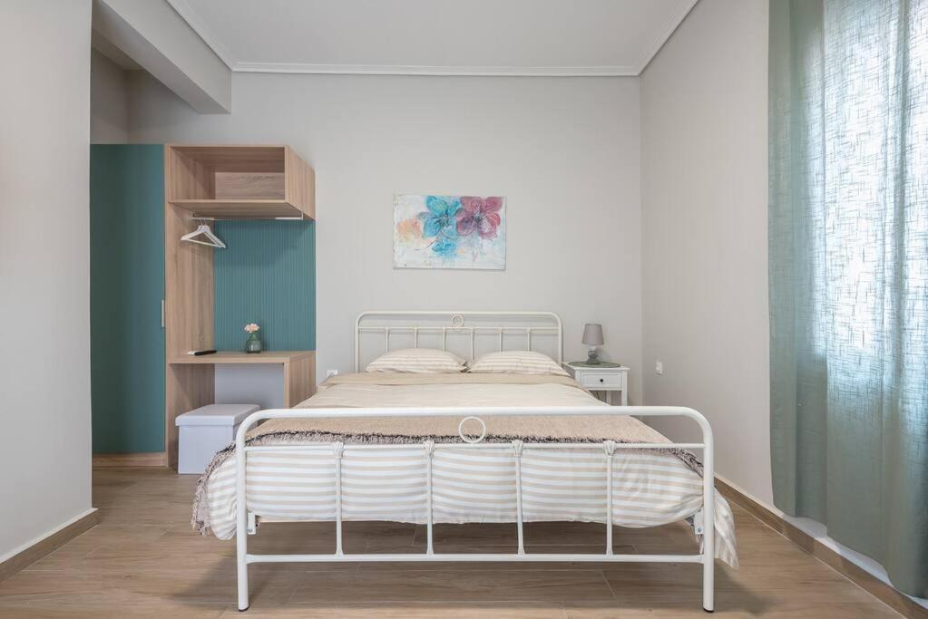 Peacock'S Terrace Apartment Пирея Екстериор снимка