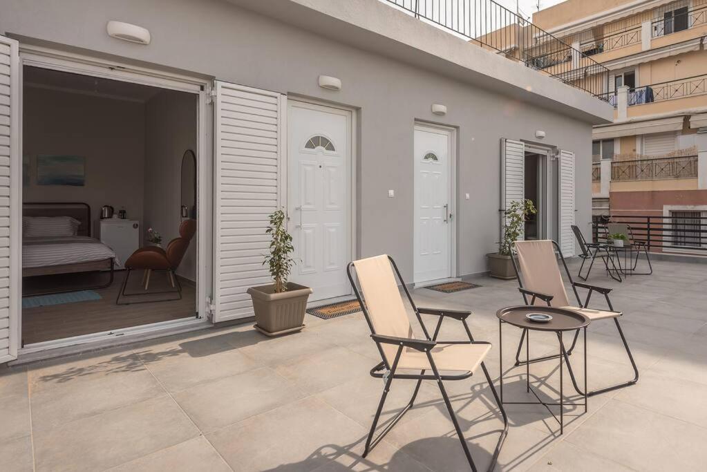 Peacock'S Terrace Apartment Пирея Екстериор снимка
