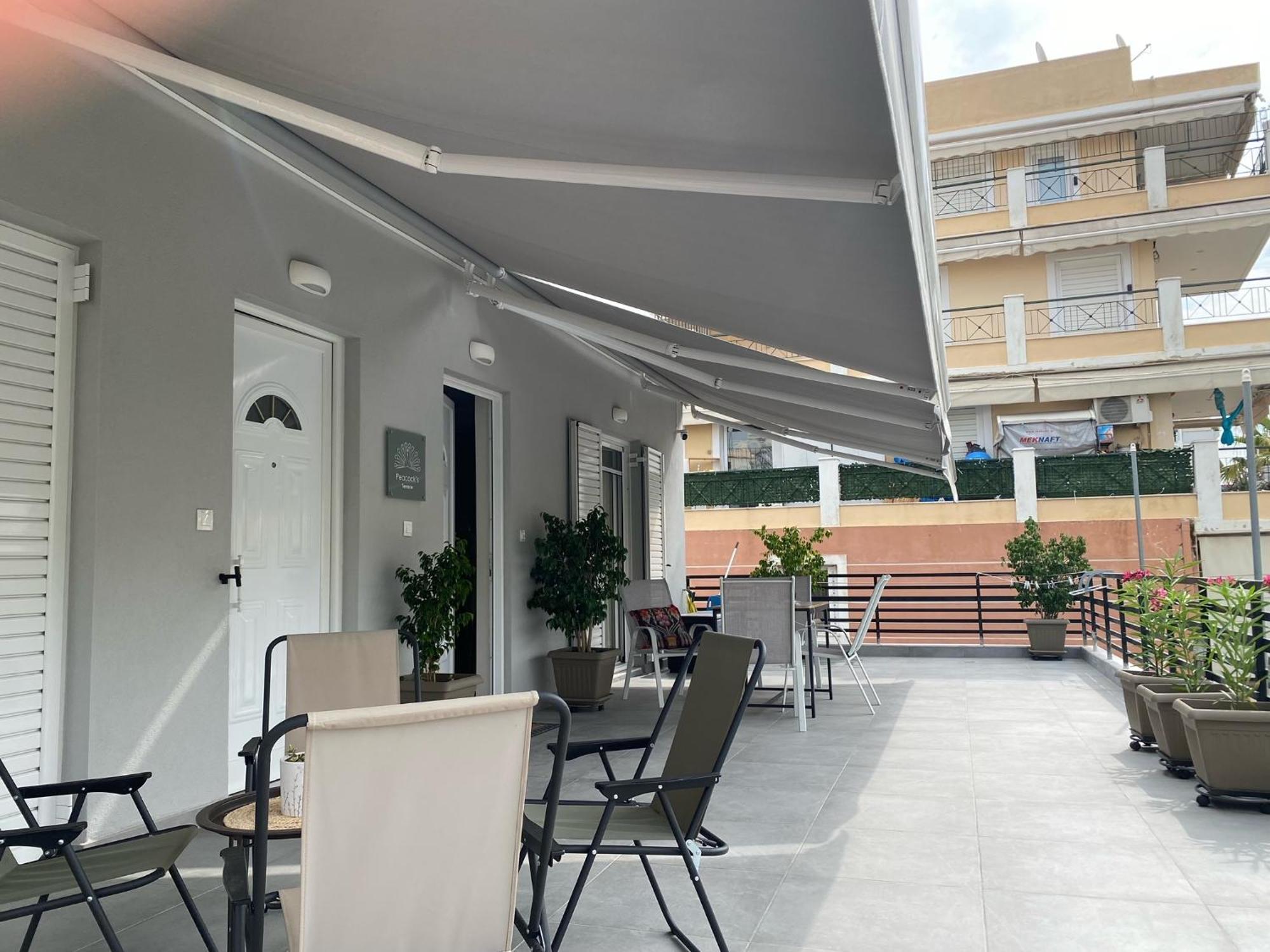 Peacock'S Terrace Apartment Пирея Екстериор снимка