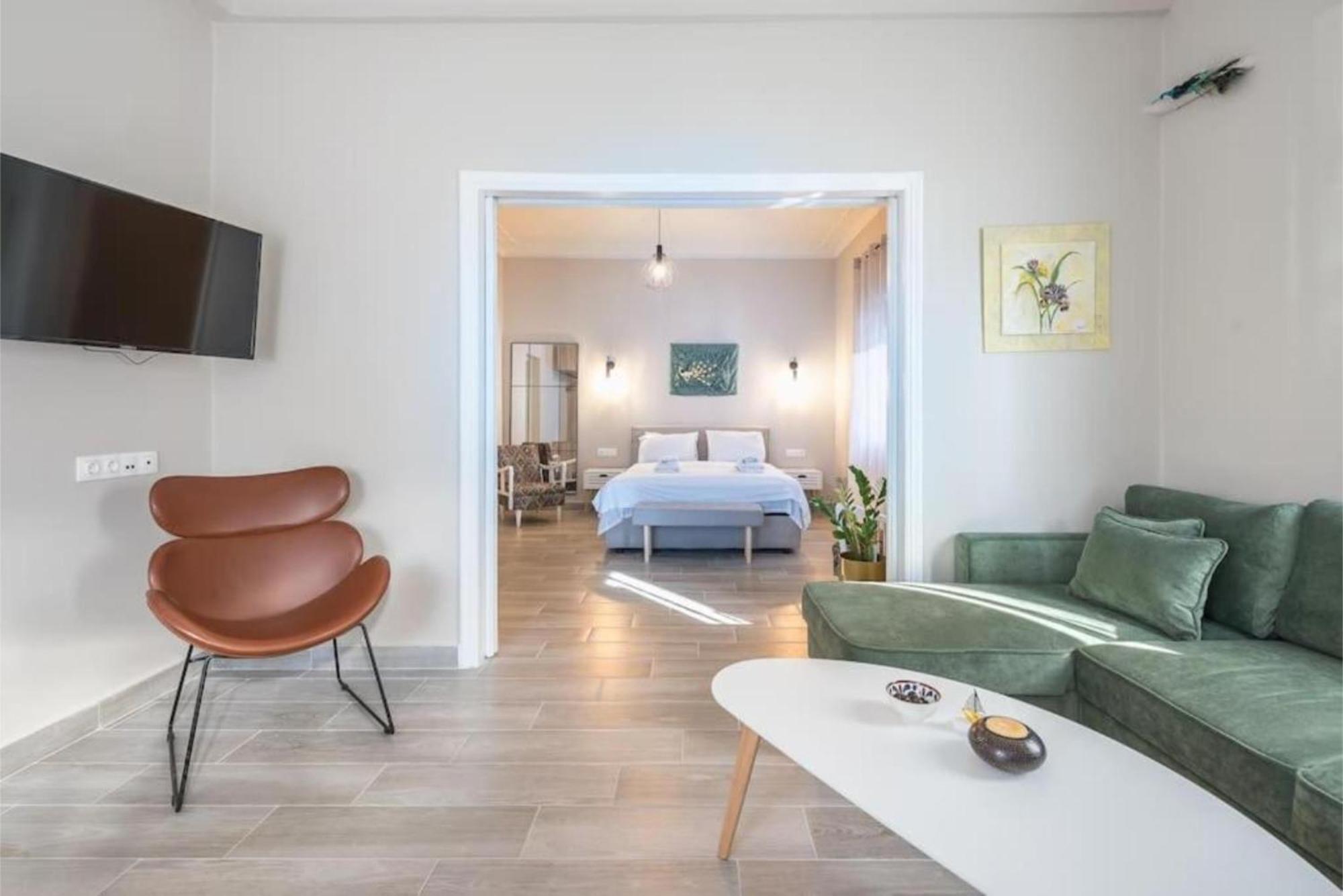 Peacock'S Terrace Apartment Пирея Екстериор снимка