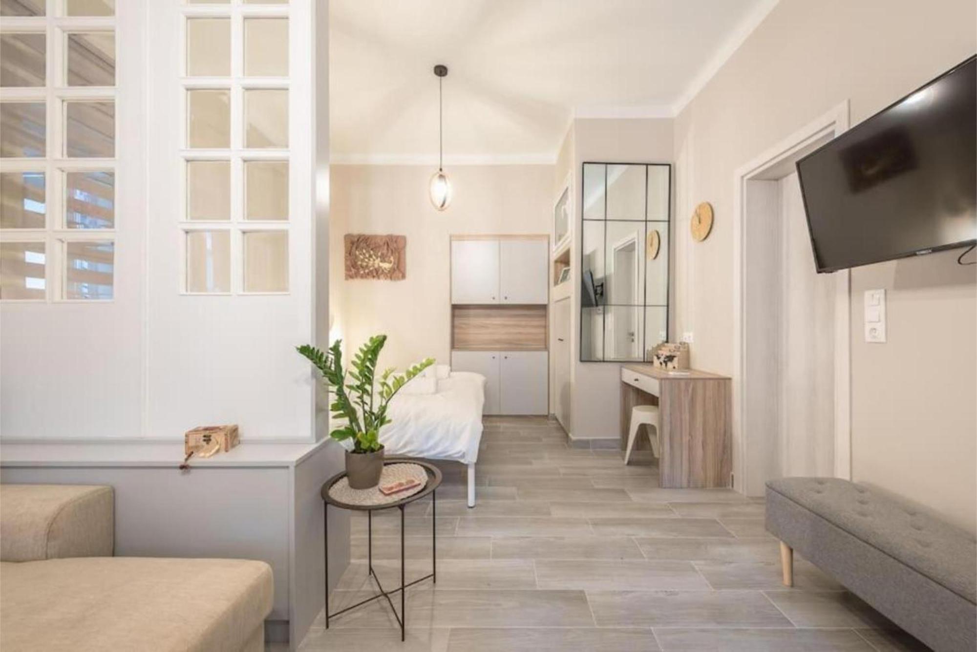 Peacock'S Terrace Apartment Пирея Екстериор снимка