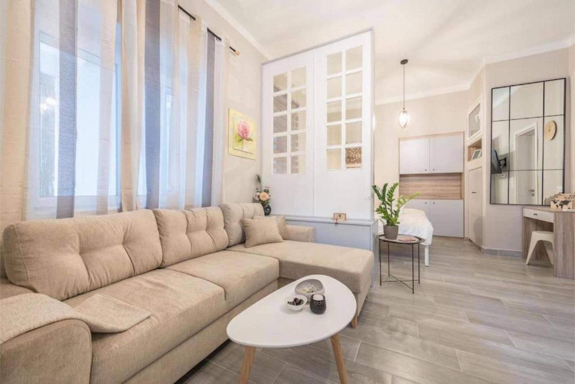 Peacock'S Terrace Apartment Пирея Екстериор снимка